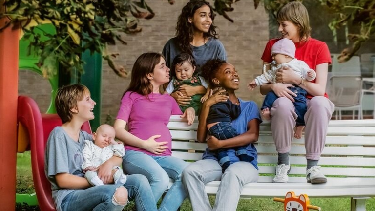 Young mothers cannes carson 800x445